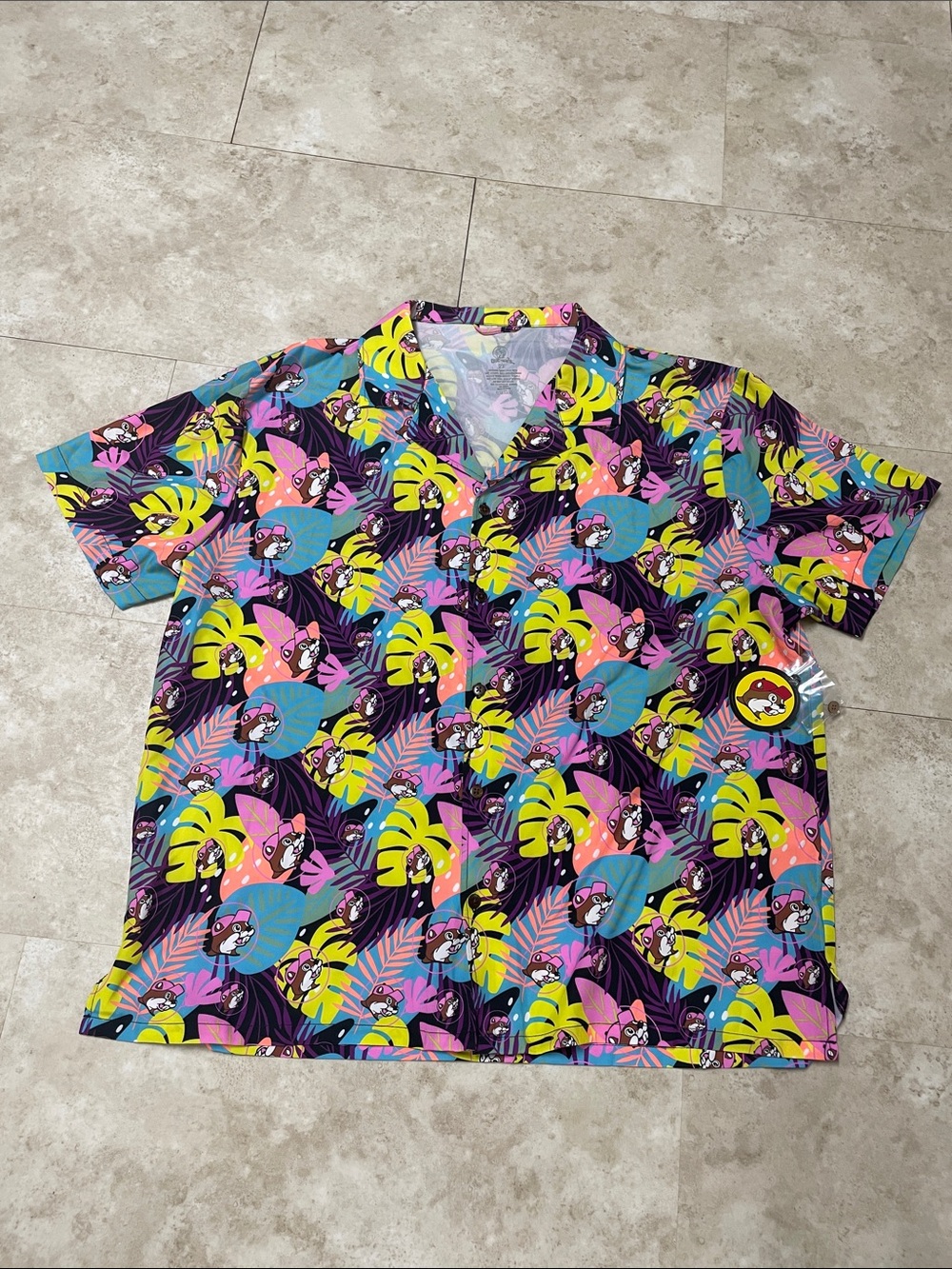 Buc-ee’s Men's Tropical Print Short-Sleeve Shirt in Multicolor